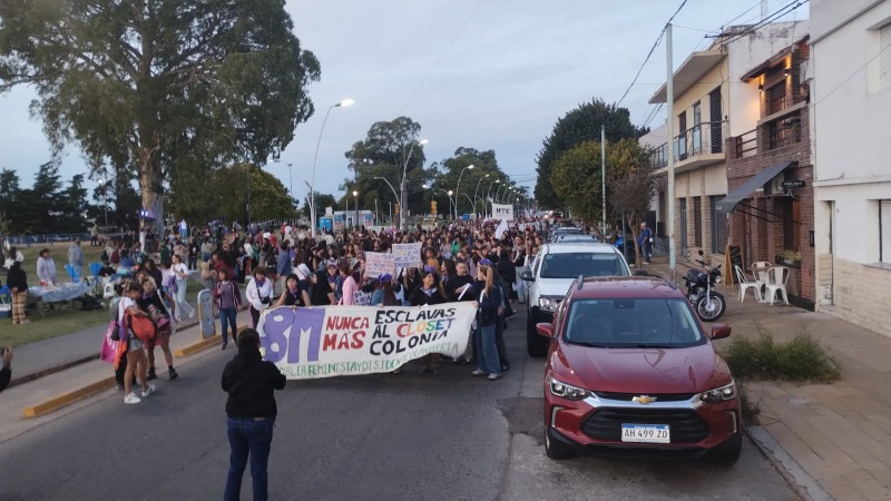 Multitudinaria marcha por el D�a de la Mujer
